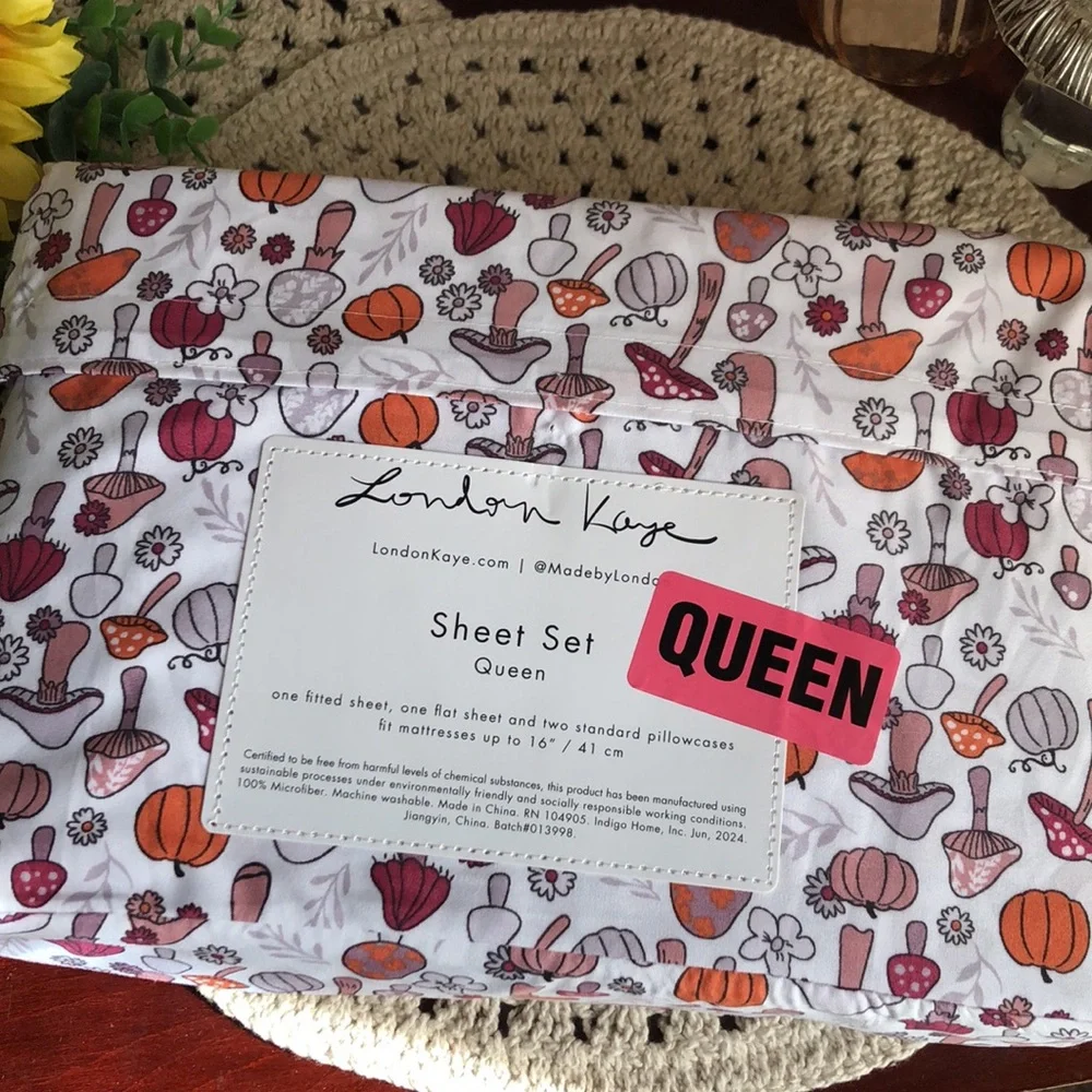 London Kaye MUSHROOMS & Pumpkins Print Sheet Set - QUEEN